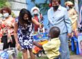 CONANI entrega juguetes a niños albergados en hogares de paso