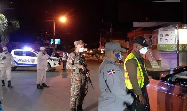 PN detuvo 1,261 personas violaron toque queda, hay millonarias multas