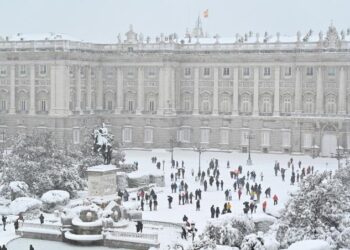 ESPAÑA: Una gran nevada siembra el caos provocando al menos 4 muertos
