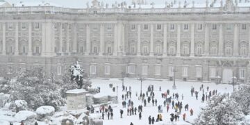 ESPAÑA: Una gran nevada siembra el caos provocando al menos 4 muertos