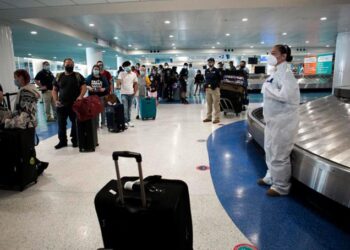 Cuba enciende las alarmas con rebrote de COVID por viajeros