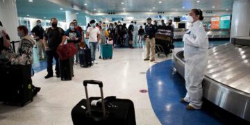 Cuba enciende las alarmas con rebrote de COVID por viajeros