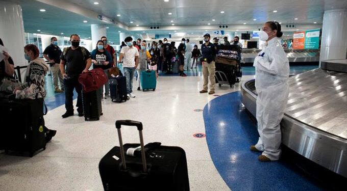 Cuba enciende las alarmas con rebrote de COVID por viajeros