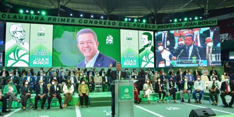 Multitudinaria clausura primer congreso Fuerza del Pueblo
