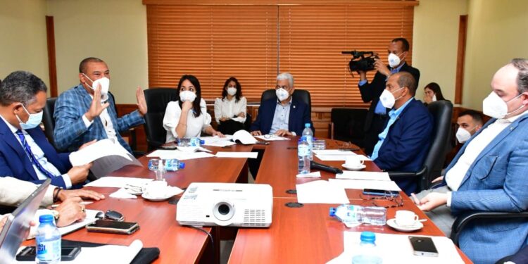 Inician estudio del Proyecto de Ley que dispone la instalación de energía renovable en los edificios