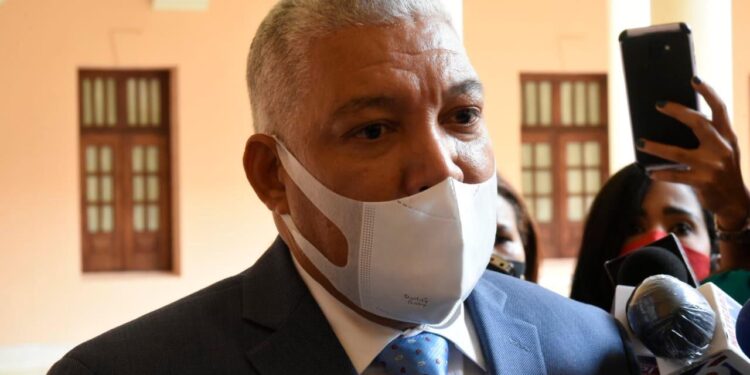 Director OMSA aclara situación de nómina y de asesores; dice pasada gestión no cumplía parámetros del MAP