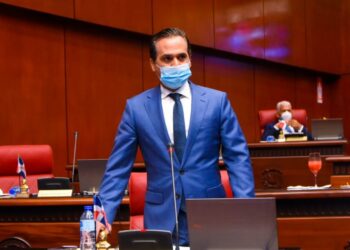 Senador Iván Silva denuncia ARS se llevan ganancias exorbitantes y maltratan a los médicos
