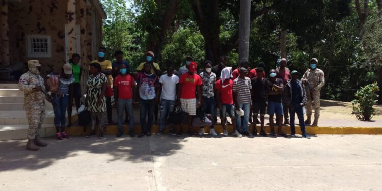 CESFRONT detiene cientos de haitianos que intentaron entrar al país ilegalmente