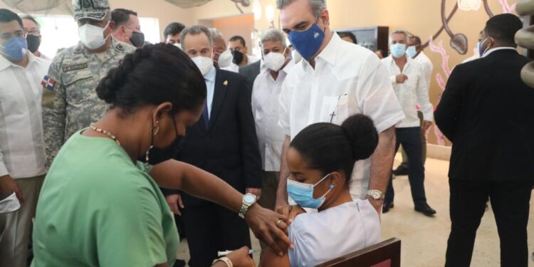 Presidente Abinader participa en inicio proyecto inmobiliario Panorama Lake que generará más empleos en Punta Cana