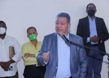 Presidente Fuerza del Pueblo llama al gobierno se una a voces en contra de monopolio en producción de vacunas