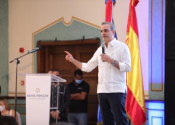 Presidente Abinader asiste a inauguración de complejo turístico con inversión de UDS120 millones