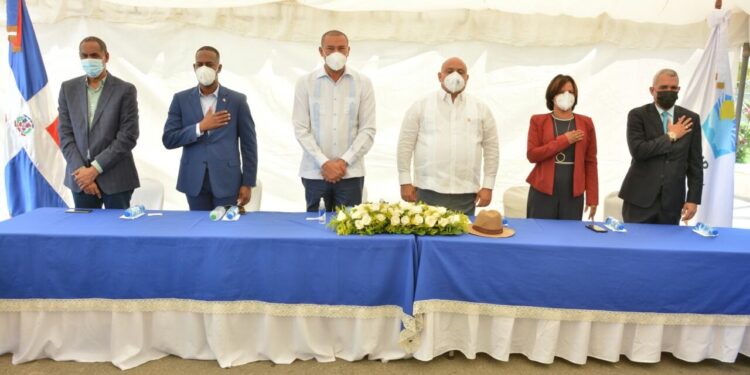 Senado rinde homenaje al  primer dominicano en ser árbitro de Grandes Ligas