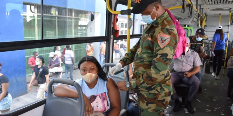 Deligne Ascención resalta brigadas del MOPC lograron vacunar a más de 45 mil en operativo en SDN
