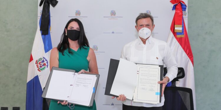 República Dominicana firma acuerdo en el que delimita frontera marítima con el Reino de los Países Bajos