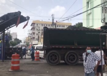 Buhoneros en la avenida Duarte dicen sentirse alegres y conformes con los trabajos de remozamiento