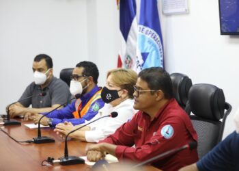 COE exige a vacacionistas regresar a hogares este domingo