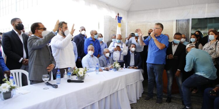 Relanzan el FEDA con juramentación de Efraín Toribio y Hecmilio Galván como presidente y director ejecutivo