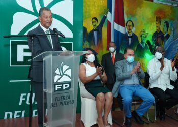 Julián Roa y otros dirigentes se juramentan en la Fuerza del Pueblo