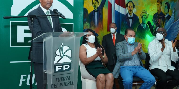 Julián Roa y otros dirigentes se juramentan en la Fuerza del Pueblo