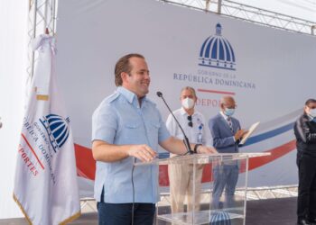 Paliza y Camacho dan primer palazo para construcción de un polideportivo y centro comunal en Villa la Mata