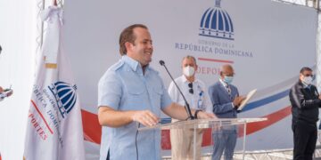 Paliza y Camacho dan primer palazo para construcción de un polideportivo y centro comunal en Villa la Mata