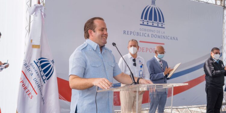Paliza y Camacho dan primer palazo para construcción de un polideportivo y centro comunal en Villa la Mata