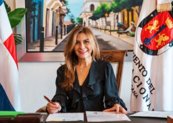 Alcaldesa Carolina Mejía llega a Madrid para participar en reunión de alcaldes iberoamericanos