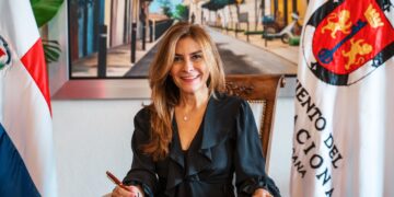 Alcaldesa Carolina Mejía llega a Madrid para participar en reunión de alcaldes iberoamericanos