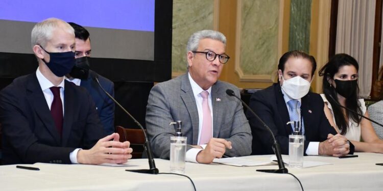 Francia y República Dominicana firman acuerdos históricos para el desarrollo del sistema de transporte masivo