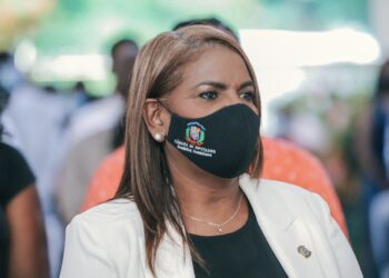 Diputada Margarita Tejeda exhorta a los padres a confiar en vacunación en menores de cinco a once años.