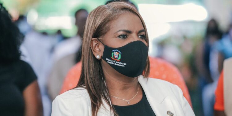 Diputada Margarita Tejeda exhorta a los padres a confiar en vacunación en menores de cinco a once años.