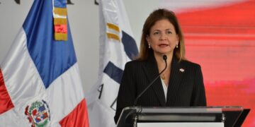 Vicepresidenta encabeza presentación de moderno escáner de Aduanas para inspeccionar más de 1,000 contenedores diarios en Puerto Río Haina