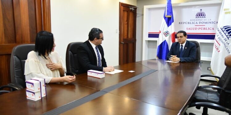 Salud Pública recibe donación del medicamento de alto costo Jakavi