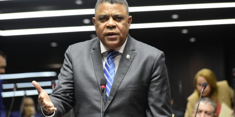 DIPUTADO PROVINCIA LA ALTAGRACIA PIDE DOTAR DE AMBULANCIAS ESA DEMARCACIÓN.