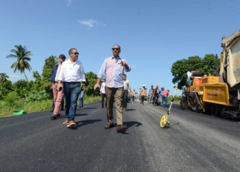 Deligne Ascención anuncia circunvalación de Azua será entregada a fines de este año y la de Baní en 2023