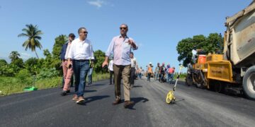 Deligne Ascención anuncia circunvalación de Azua será entregada a fines de este año y la de Baní en 2023