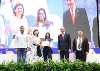 MESCYT gradúa más 12 mil alumnos en el Programa Inglés de Inmersión para la Competitividad 2022