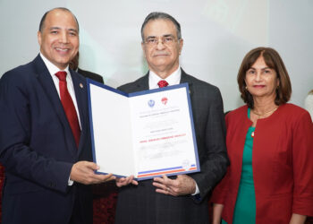 Otorgan reconocimiento como profesor meritísimo al juez presidente del Tribunal Superior Electoral (TSE)