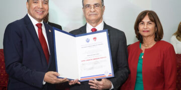 Otorgan reconocimiento como profesor meritísimo al juez presidente del Tribunal Superior Electoral (TSE)