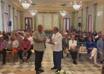 Gobierno inicia entrega de 50 mil bonos navideños a juntas de vecinos de todo el país