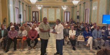Gobierno inicia entrega de 50 mil bonos navideños a juntas de vecinos de todo el país