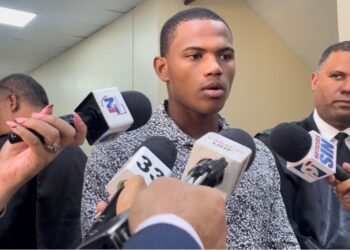 «Es una prueba que me ha hecho más fuerte», dice Fraidel Liriano, tras aplazamiento de audiencia contra Los Rangers Texas