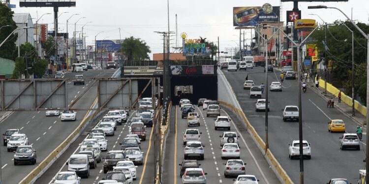 Obras Públicas cerrará a partir de este martes túneles y elevados por mantenimiento