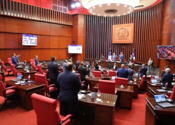 Senado aprueba iniciativa permite cambiar orden de apellidos