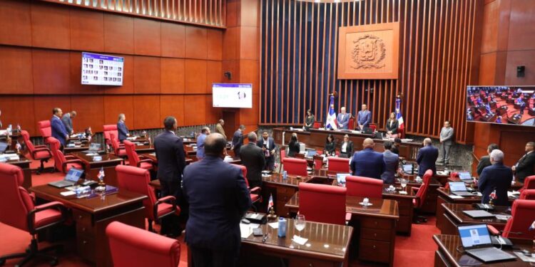 Senado aprueba iniciativa permite cambiar orden de apellidos