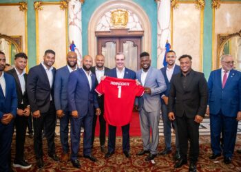 Presidente Abinader recibe a los campeones nacionales Tigres del Licey