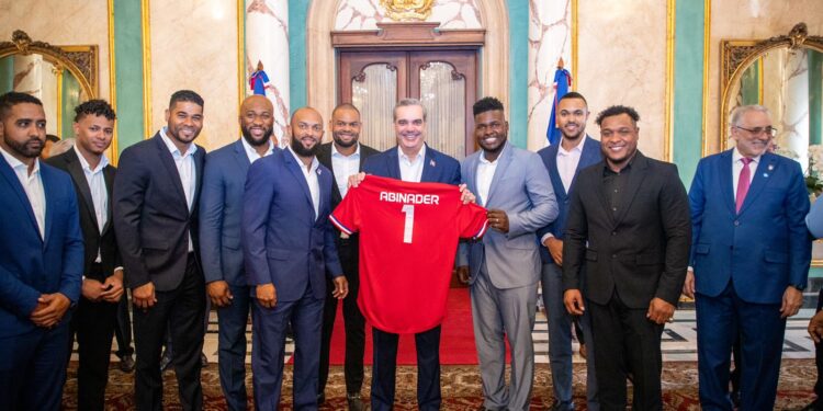 Presidente Abinader recibe a los campeones nacionales Tigres del Licey
