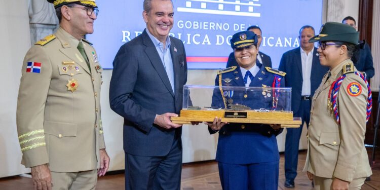 Presidente Abinader califica de invaluable la labor de las Fuerzas Armadas y la Policía Nacional