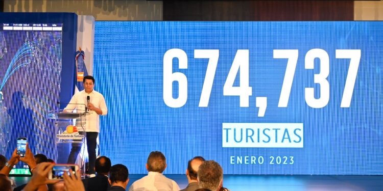 David Collado: Turismo crece un 27% en enero y cierra como mejor enero de la historia