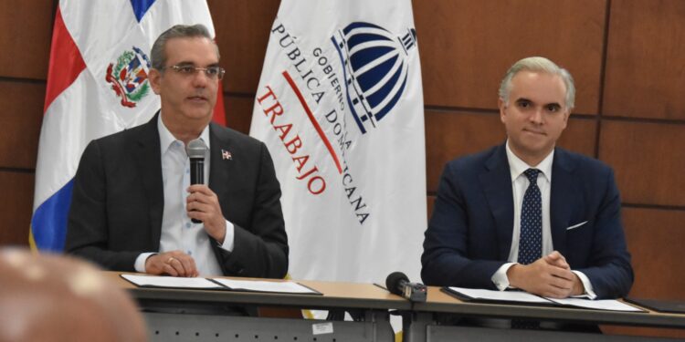 Presidente Abinader anuncia aumento de 19% del salario mínimo no sectorizado para trabajadores de sector privado 